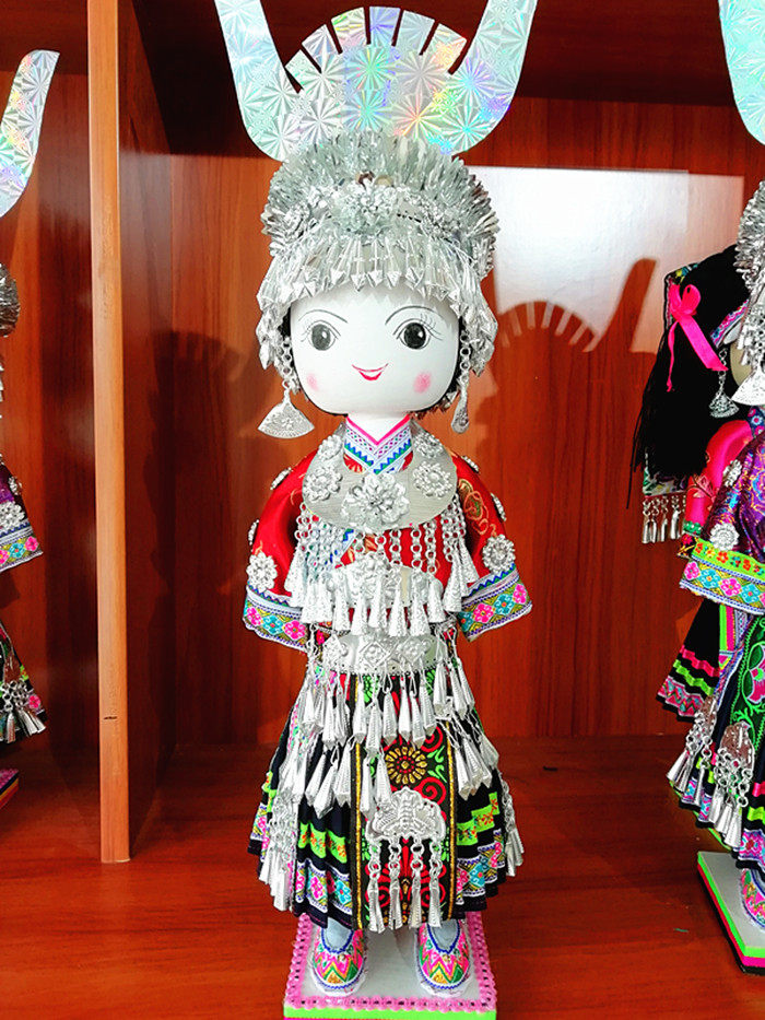 贵州苗民民族娃娃卡通手工div公仔仔木人偶摆件