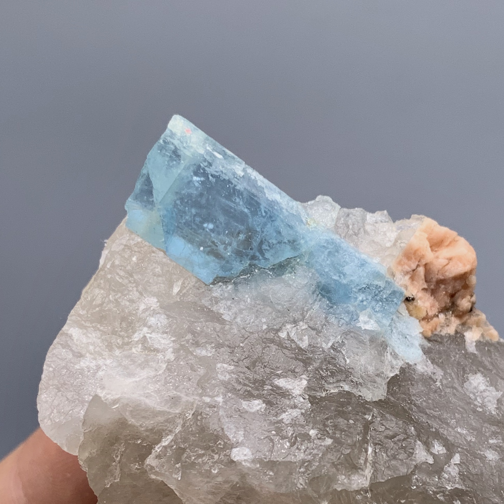 柱状海蓝宝石柱石天然矿物晶体教学标本矿石原石摆件