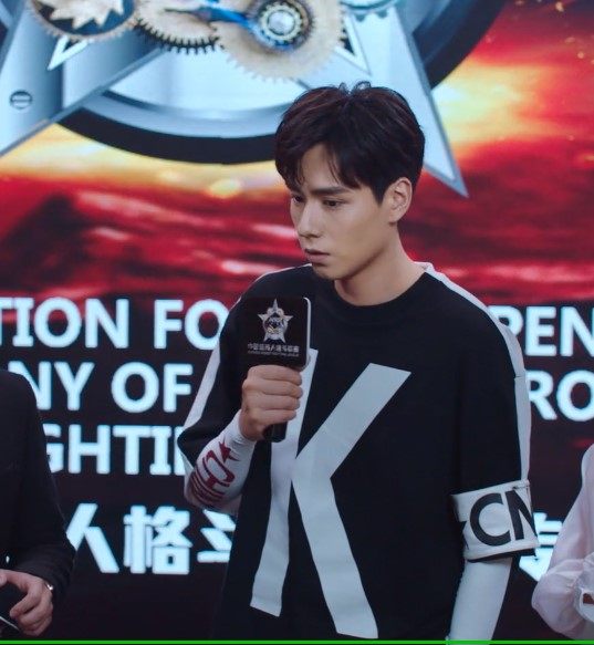 我的时代你的时代胡一天吴白同款衣服黑白拼接圆领卫衣