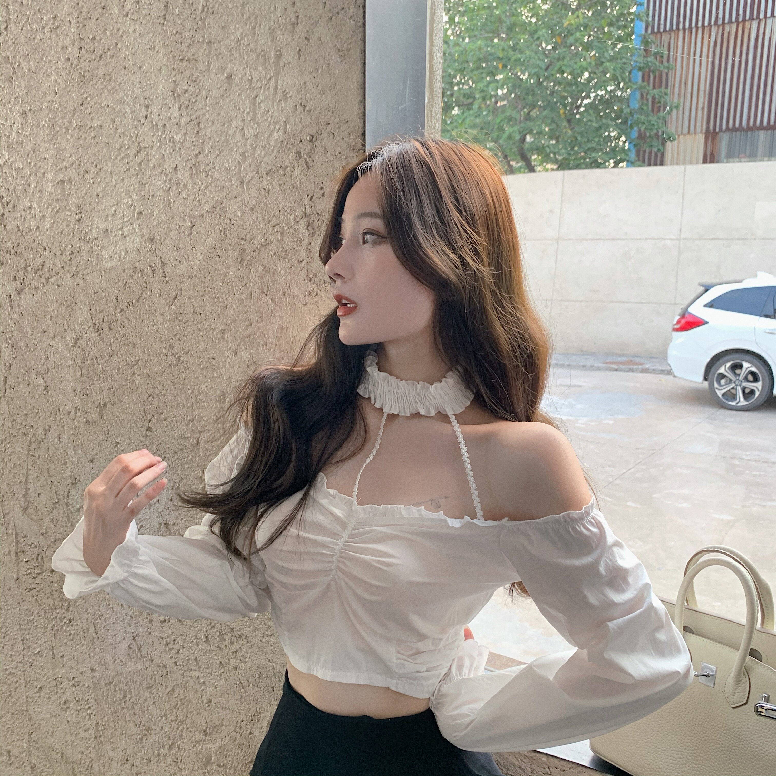 网红直播衣服女主播服装上镜性感一字肩挂脖上衣超仙短款漏肩衬衫