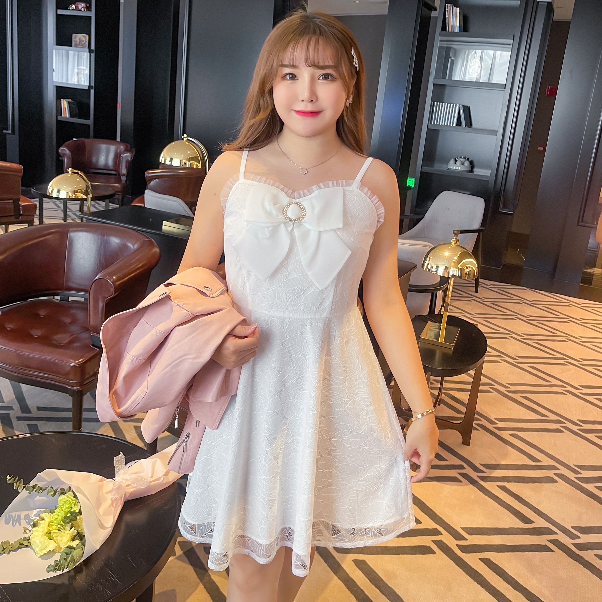 大码梨型身材mm白色胖妹连衣裙夏内搭200斤女孩大码女装