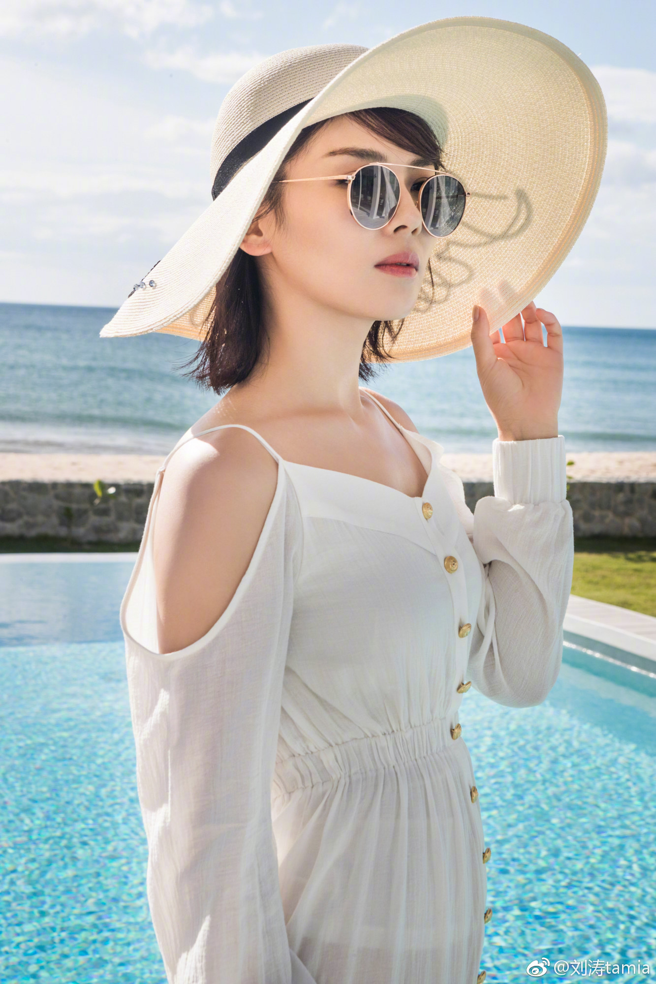 欢乐颂2刘涛安迪同款白色吊带连衣裙女夏装露肩沙滩度假大摆长裙