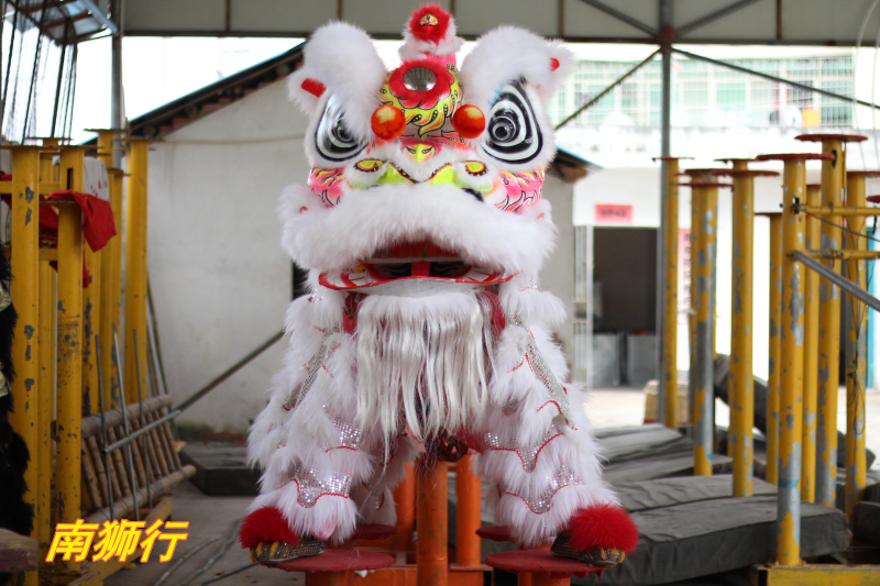 南狮行出售醒狮 舞狮头 白色狮子头 醒狮用品 遂溪醒狮_双氙车灯改装