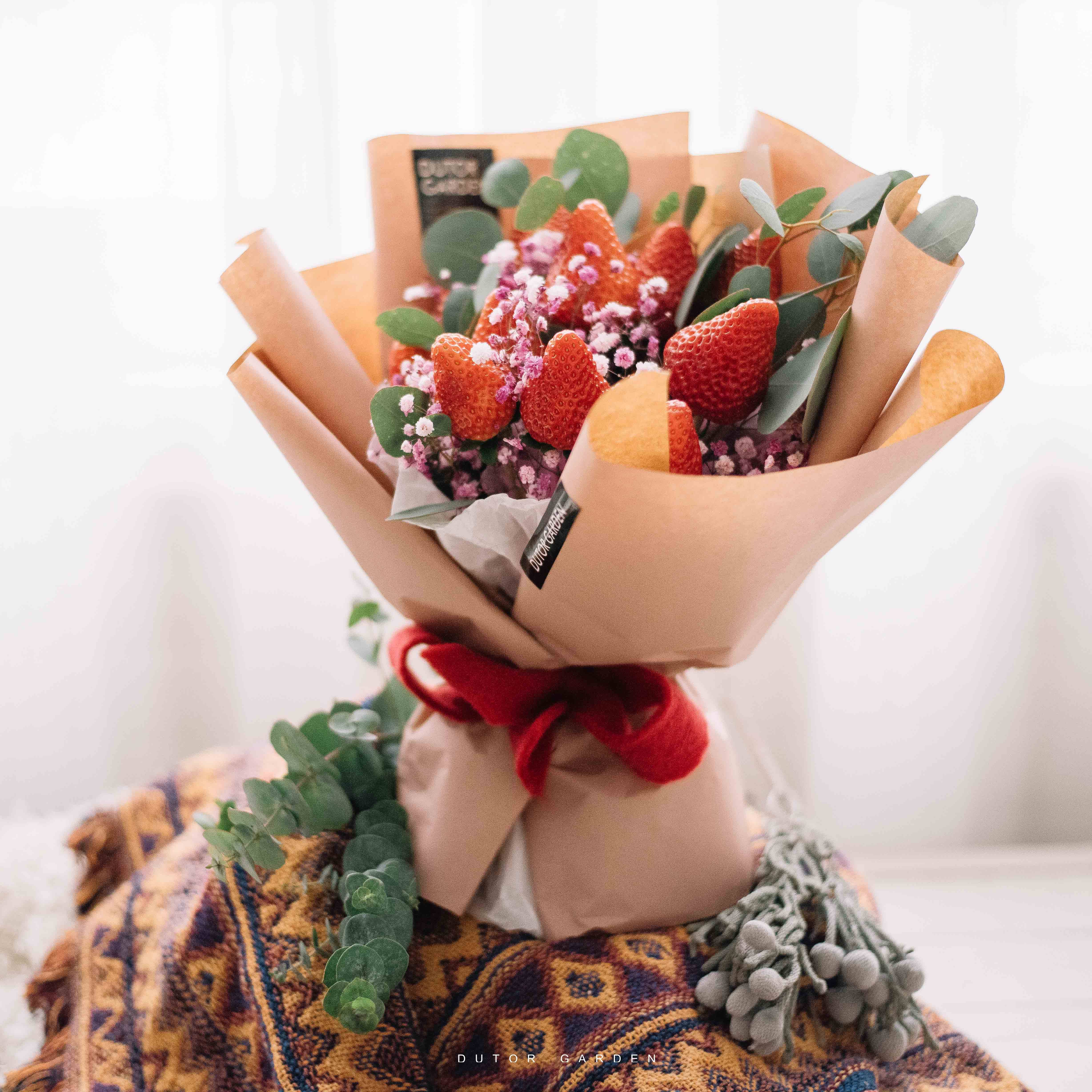 草莓花束鲜花女人节礼物送女友闺蜜生日礼物西安同城速递