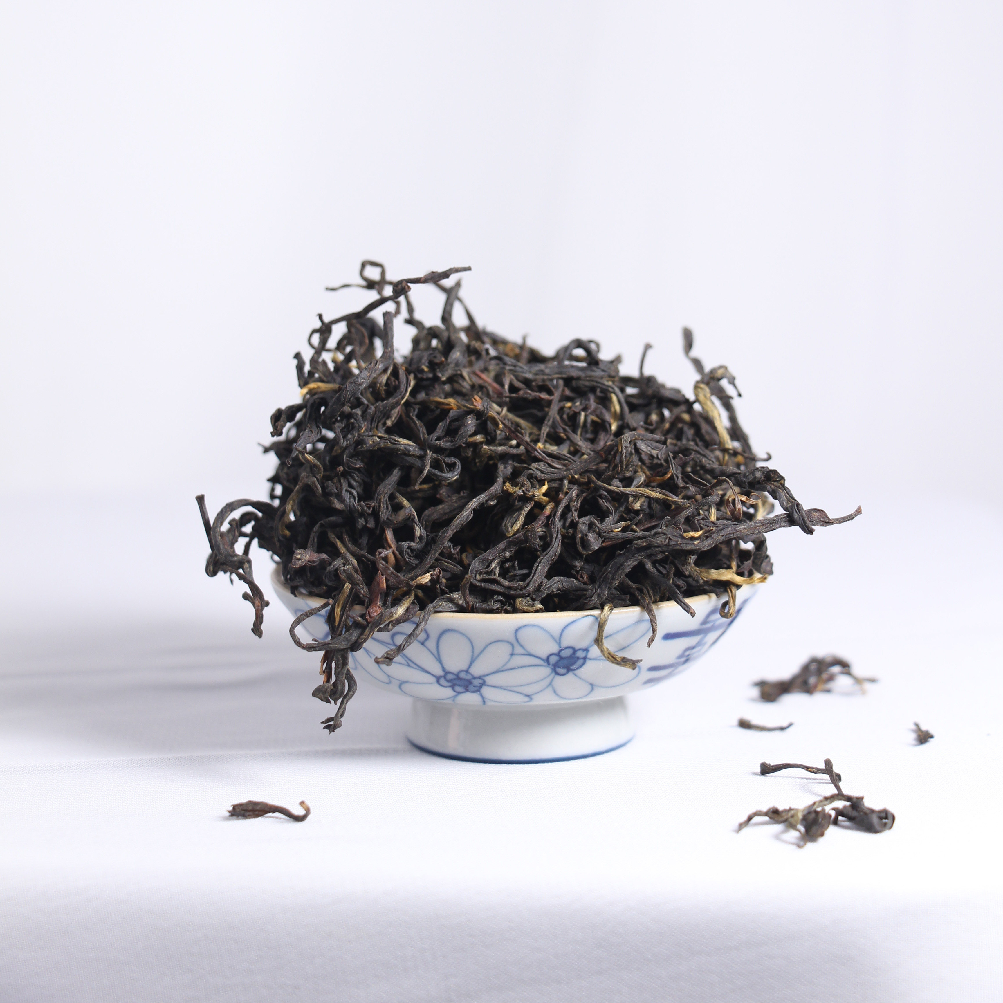 拍5发6 云南临沧风庆滇红茶2022年特级金芽散茶花香红茶100克袋装