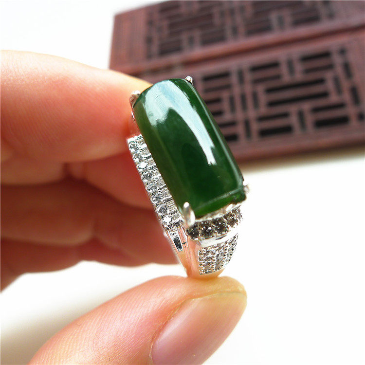 天然翡翠满绿马鞍形戒面货带证老坑种水润促销带证其他