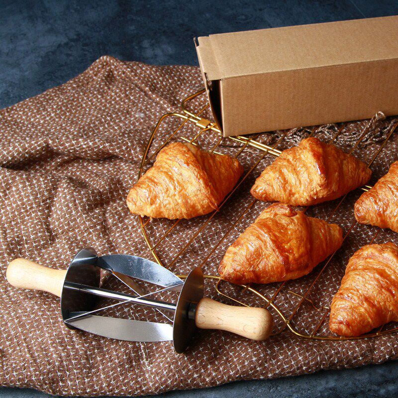 牛角包切皮器滚轴不锈钢牛角面包刀三角形面皮羊角包烘焙工具