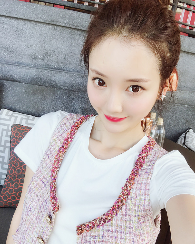 李雨薇韩版修身粉色小香风短款马甲高腰包臀短裙 白色短袖t恤女夏