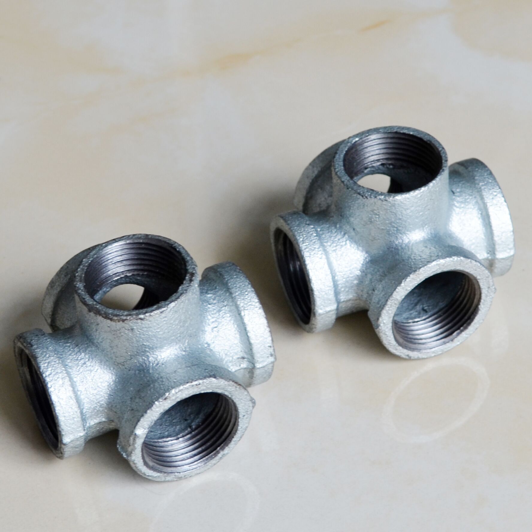 工艺品配件镀锌管钢管接头墙直角拐角侧孔管两向等径四通立体五通