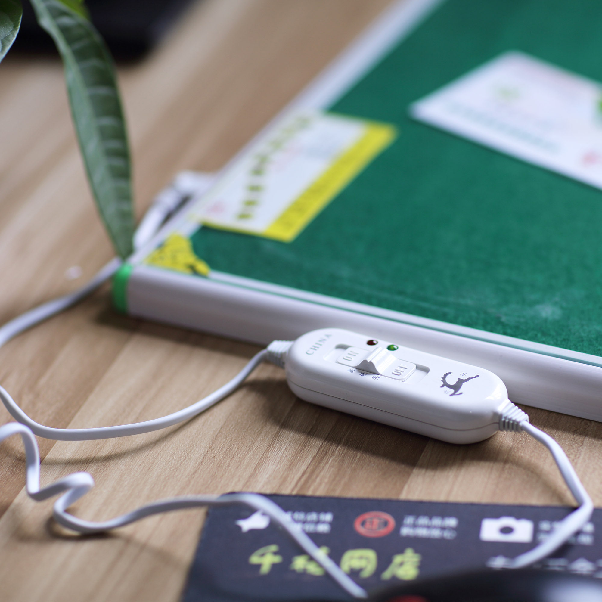 发热暖桌垫电脑暖手写字电热板桌面加热垫办公室钢化玻璃电热台板