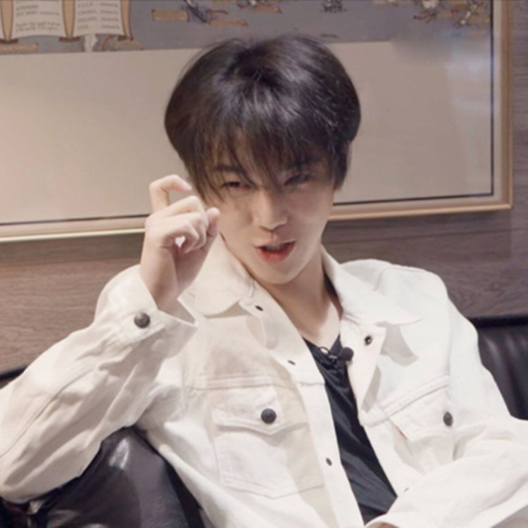 张艺兴华晨宇同款衣服白色外套韩版长袖宽松短外套