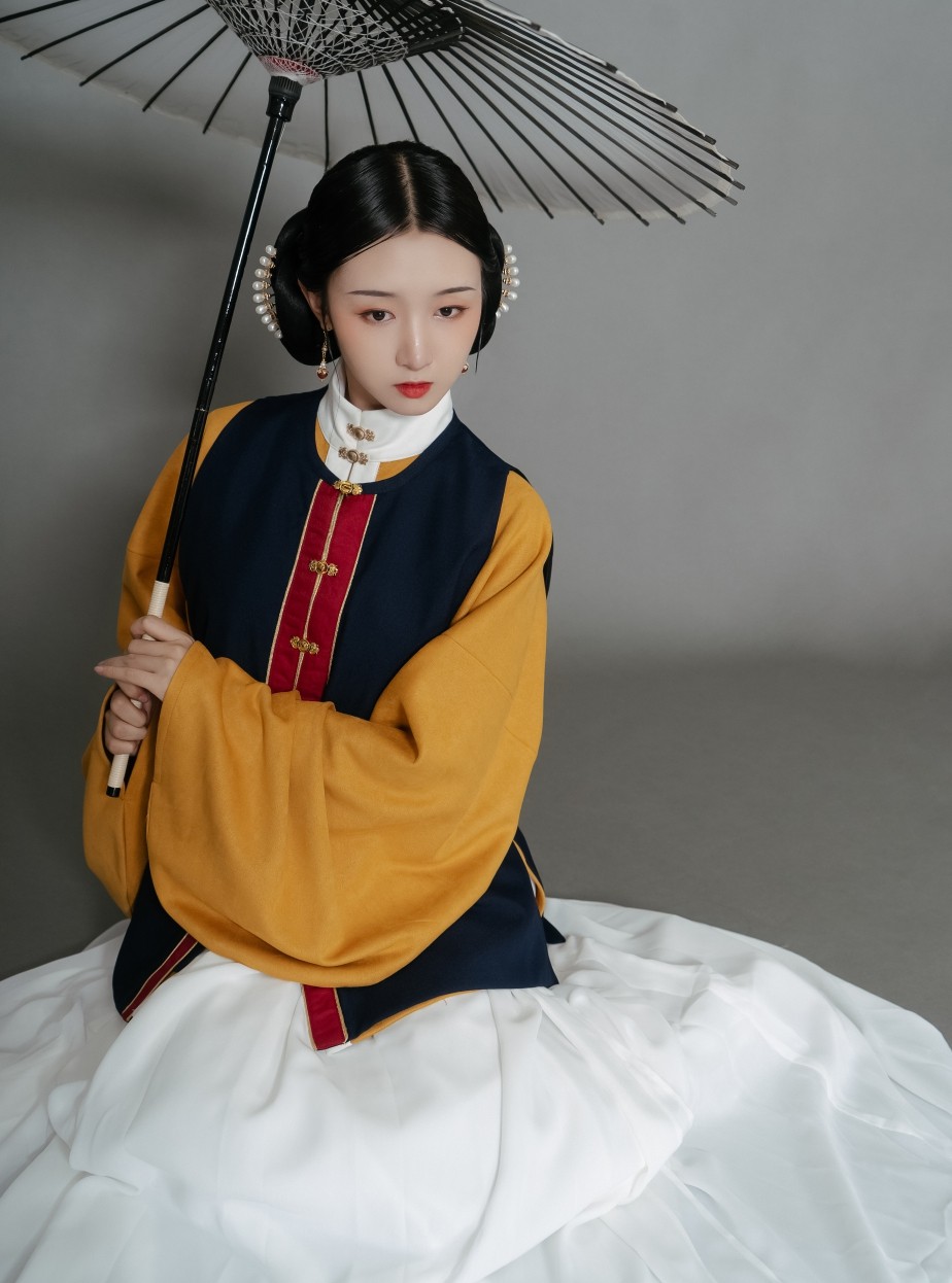 云出岫原创汉服仿孔府比甲明制圆领比甲汉服春夏秋冬女装传统汉服