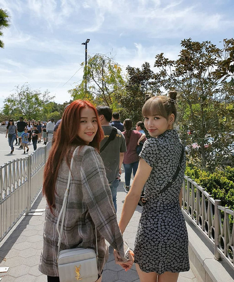 blackpinklisa同款碎花连衣裙复古流行黑白花朵修身连衣裙