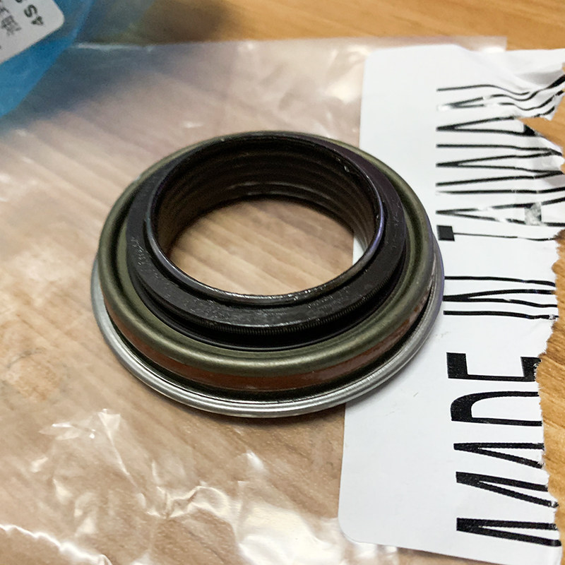 油封昂科威探界者xt5xt4四驱差速器后桥半轴传动轴半轴