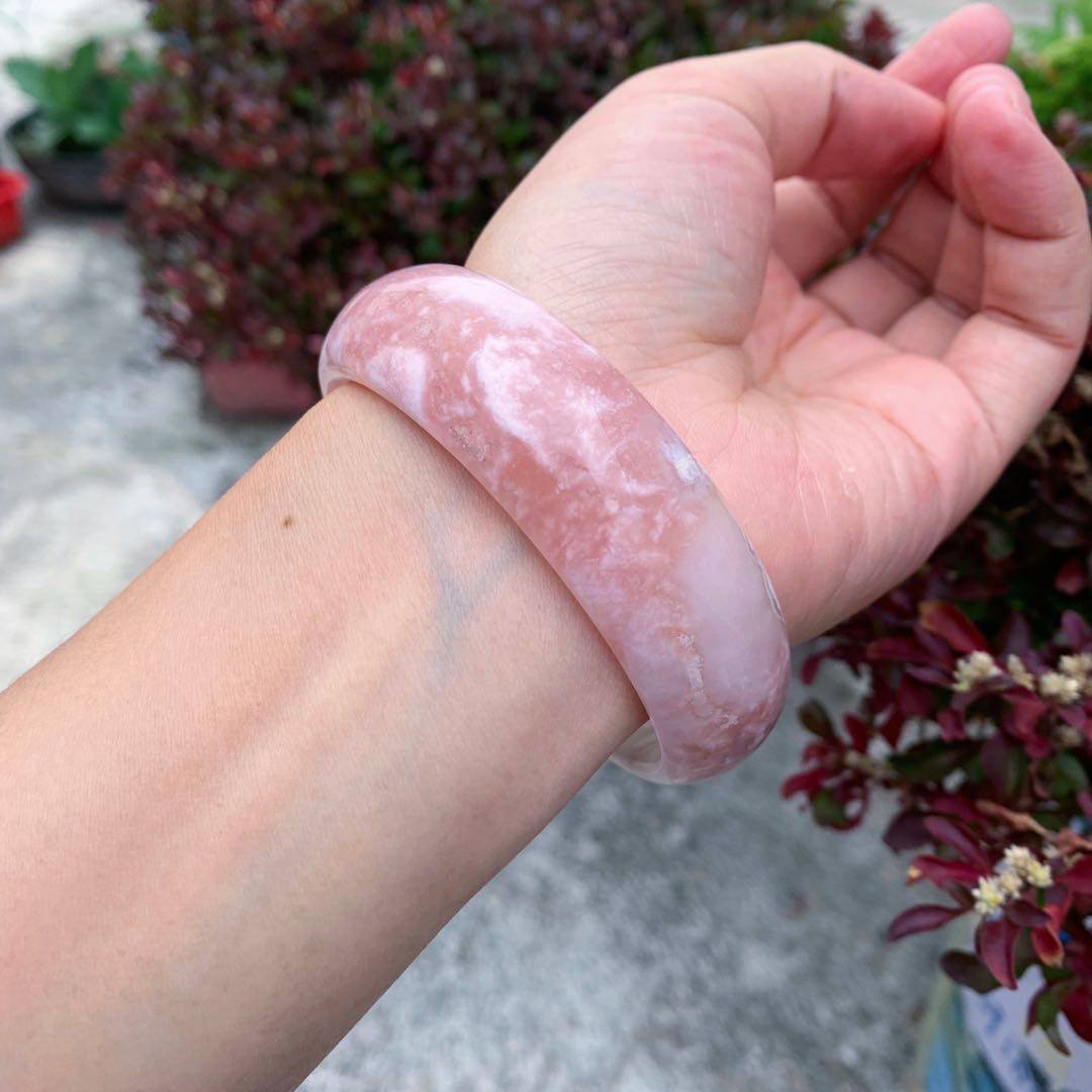 619圈天然蜜桃樱花玛瑙手镯女款羞羞粉飘花海手镯