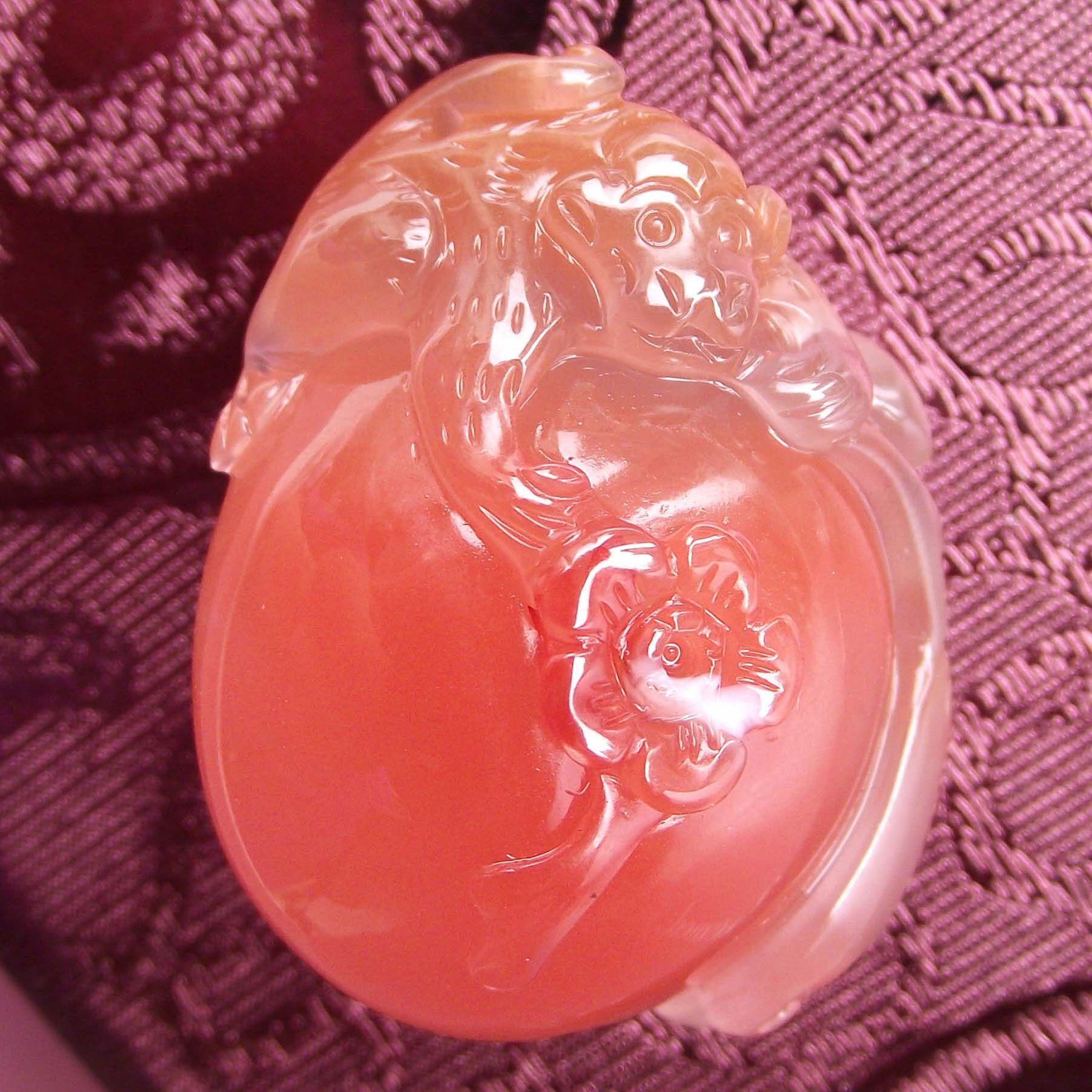 宝石灵猴献瑞寿桃挂件天然南红玛瑙挂坠生肖颈饰