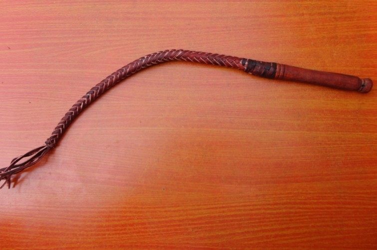 马术道具教鞭调教加长钢丝牛皮厘米红色特价马鞭