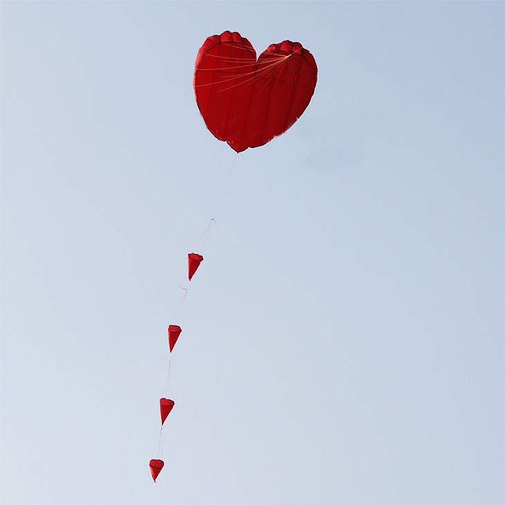 风筝鸿翔正品爱心红心软体大小小号2款可选风筝