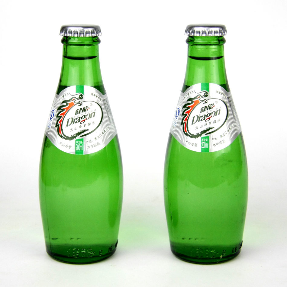 健龙火山冷矿泉水含气天然五大连池气泡水玻璃瓶纯净水200mlx24瓶