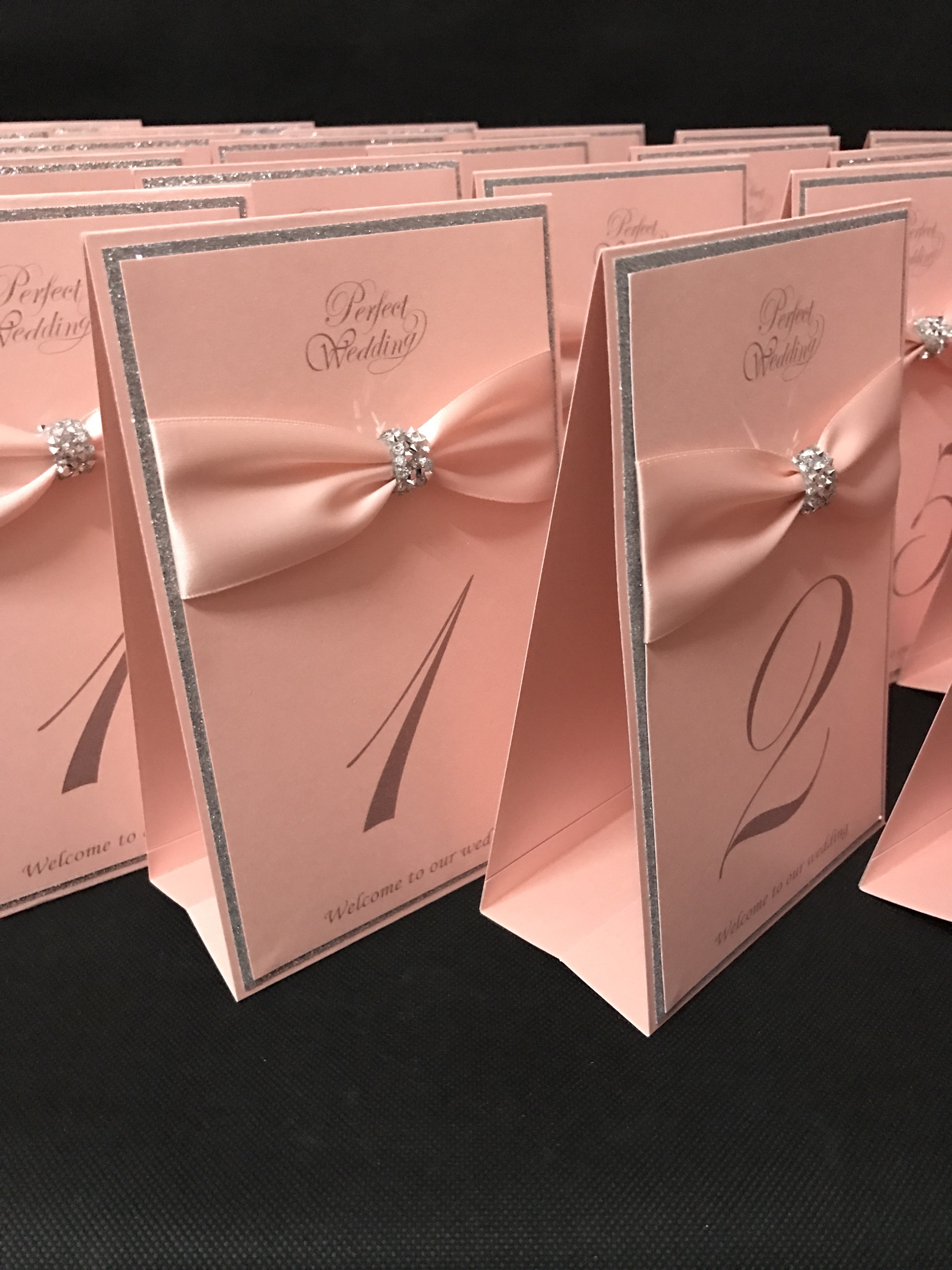 粉色台卡婚礼男方女方手工创意席位结婚桌牌席位卡