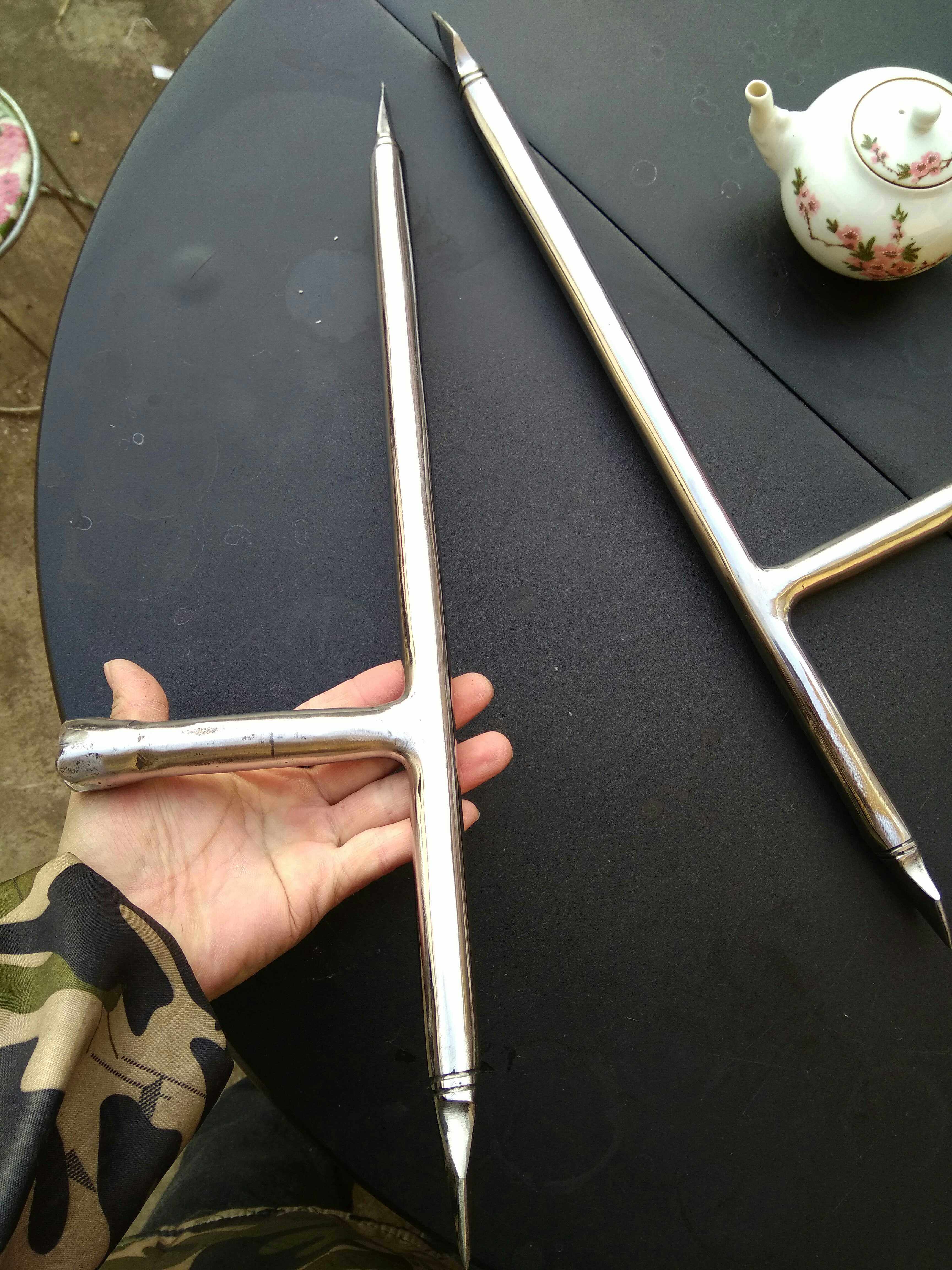 拐棍新品手工锻打武术双拐防卫保安东方棍防暴t型棍