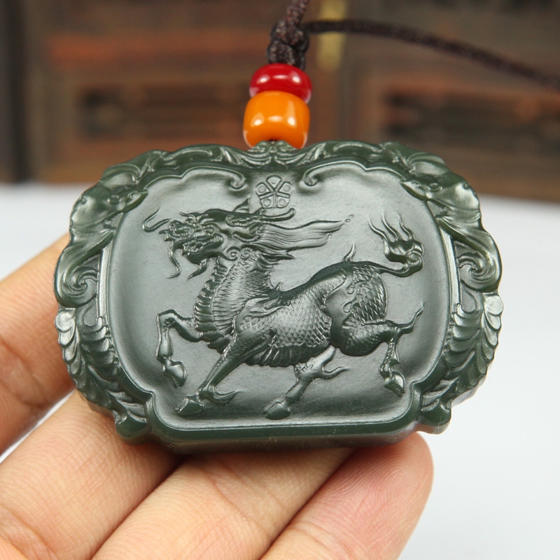 新疆和田墨玉项坠吉祥麒麟祥瑞玉牌挂坠正品颈饰