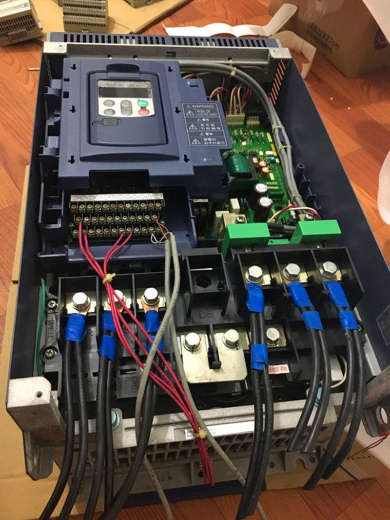 变频器维修富士frn220f1s4c修理费深圳变频器