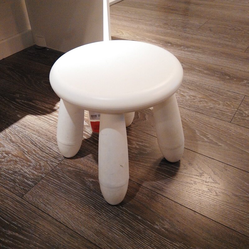 代购国内深圳宜家玛莫儿童塑料小圆凳子矮凳儿童凳