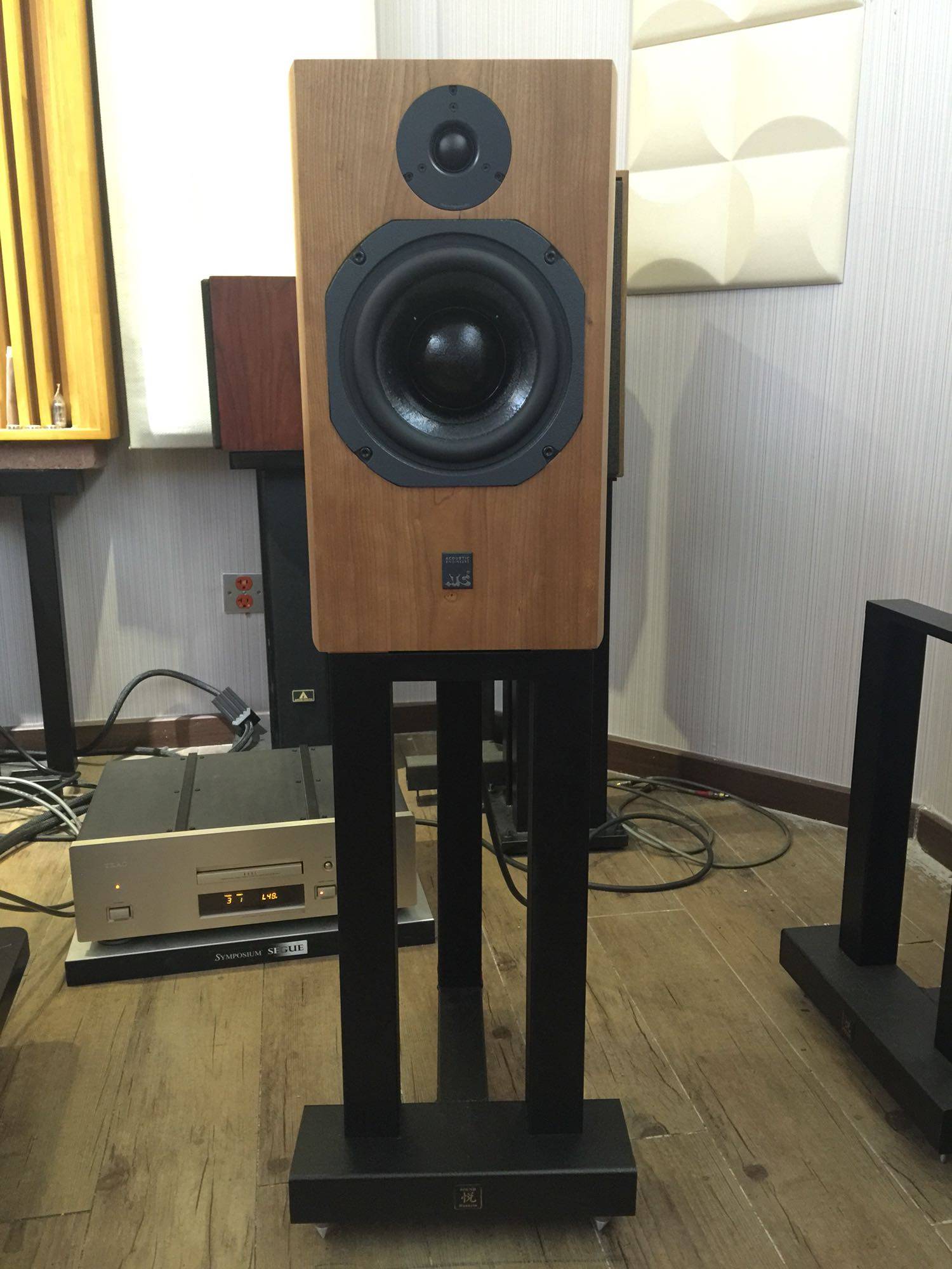 三柱设计专门音箱书架无源atc音响脚架音响脚架