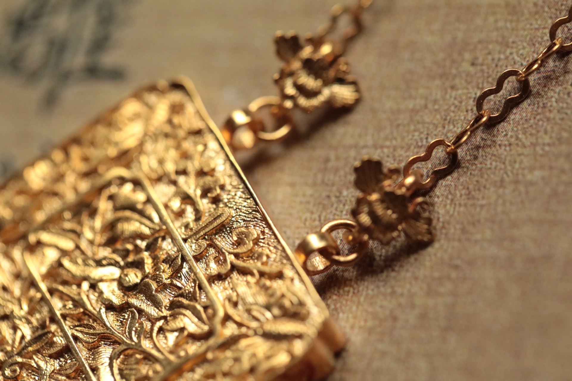 镀金錾刻缠枝蝶恋花方锁汉配饰古典首饰项链宝宝项链