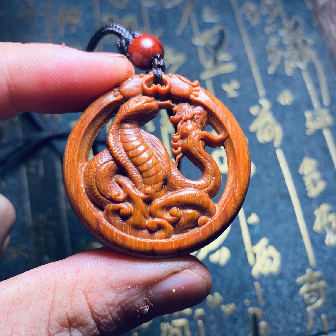 挂件印度生肖马吊坠红色木制镂空钥匙扣木马红木木雕