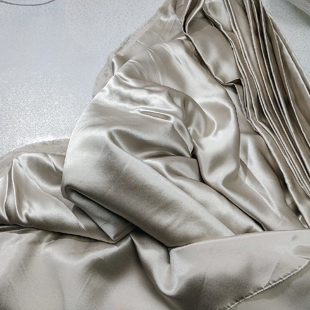 新款100桑蚕蚕丝真丝丝绸重缎重磅素绉服装布面料