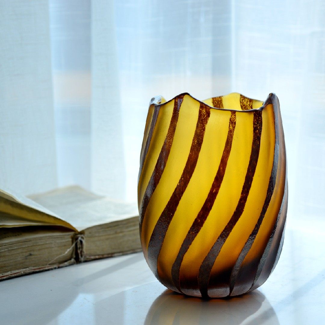外贸出口猫耳养花花瓶玻璃彩色瓶口不规则单手工条纹花瓶