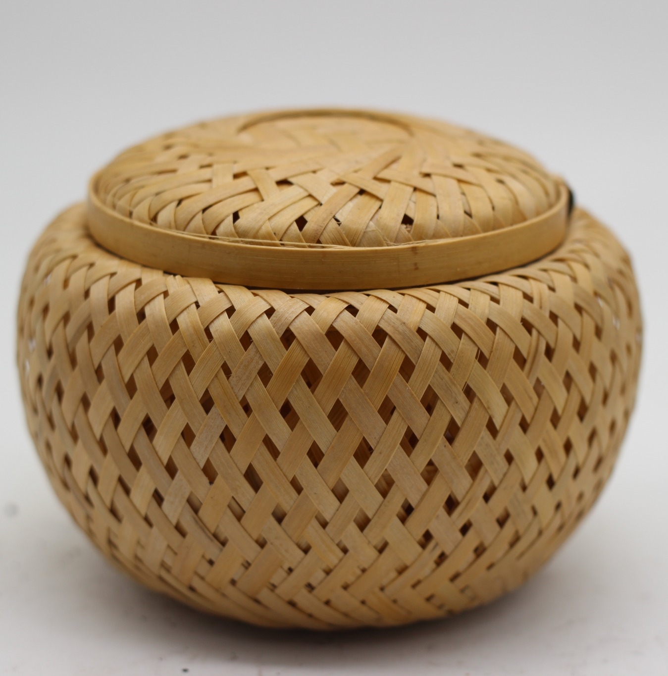 正常发货纯手工竹编蝈蝈笼鸣虫活体用具扎嘴笼宠物爬虫笼做工好