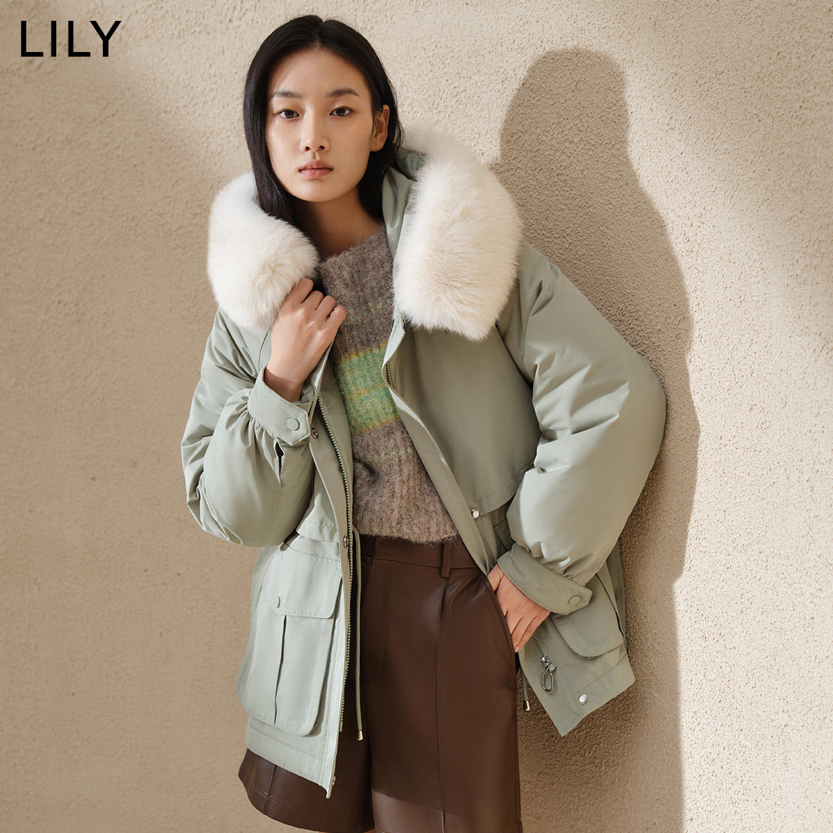 lily2022新款女装时尚纯色通勤蓬松狐狸毛领宽松羽绒服