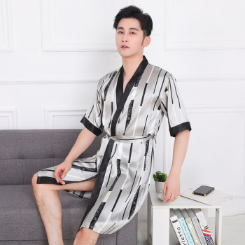 ຜ້າໄຫມຊຸດນອນຂອງຜູ້ຊາຍ summer ສັ້ນແຂນສັ້ນ ice silk ຜ້າໄຫມ sexy bathrobe ຂະຫນາດກາງຂອງຜູ້ຊາຍ kimono pajamas ບວກຂະຫນາດເຄື່ອງນຸ່ງຫົ່ມເຮືອນ