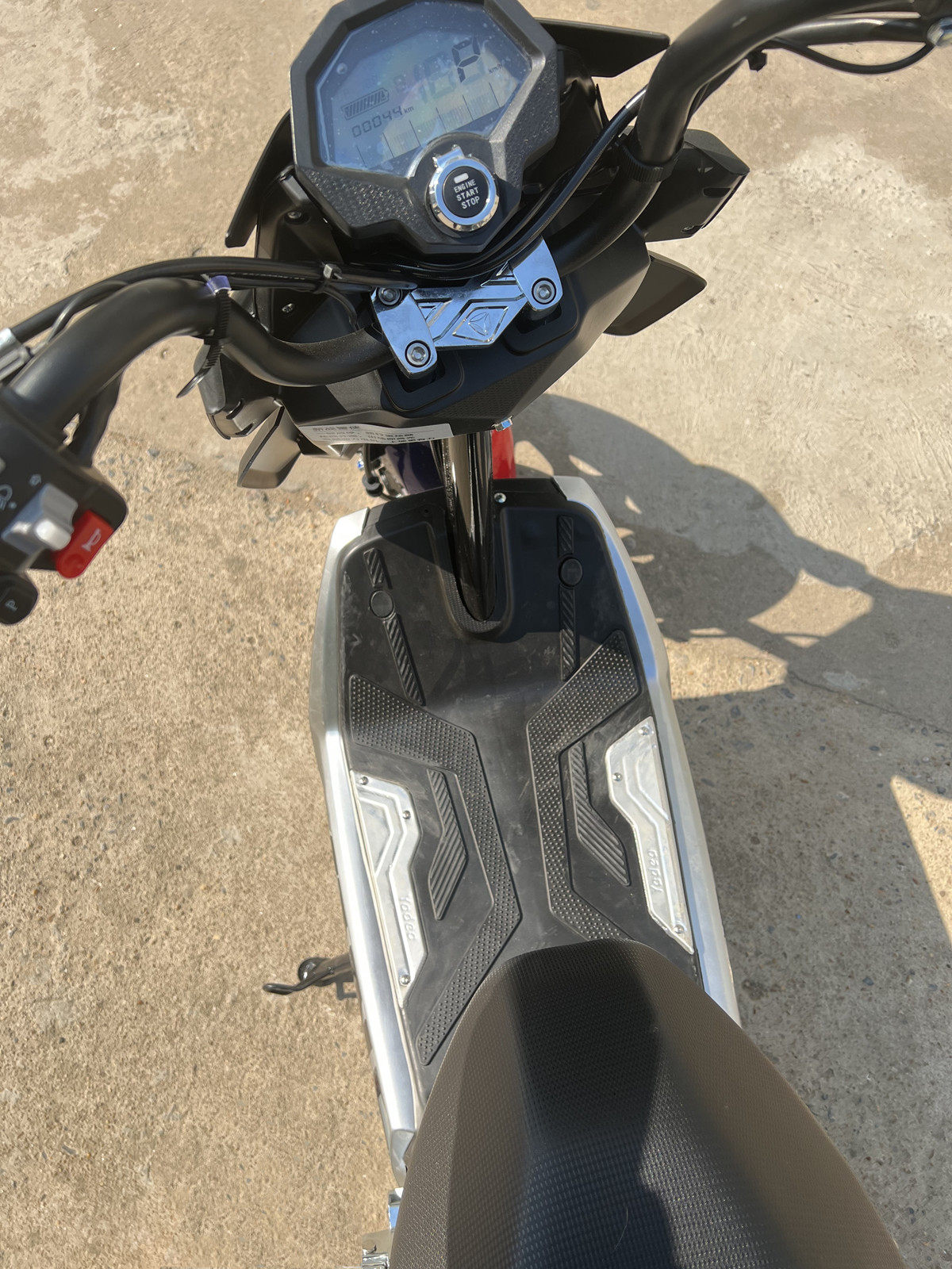 金箭r8电动车脚垫jj800dqt43踏板战警防水防滑耐磨电动车脚垫