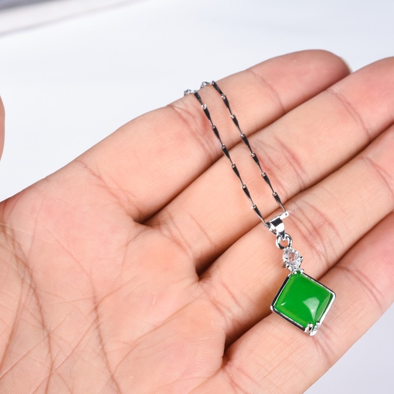 精品马来吊坠菱形项饰挂件镶嵌型银镶翠绿项链项坠