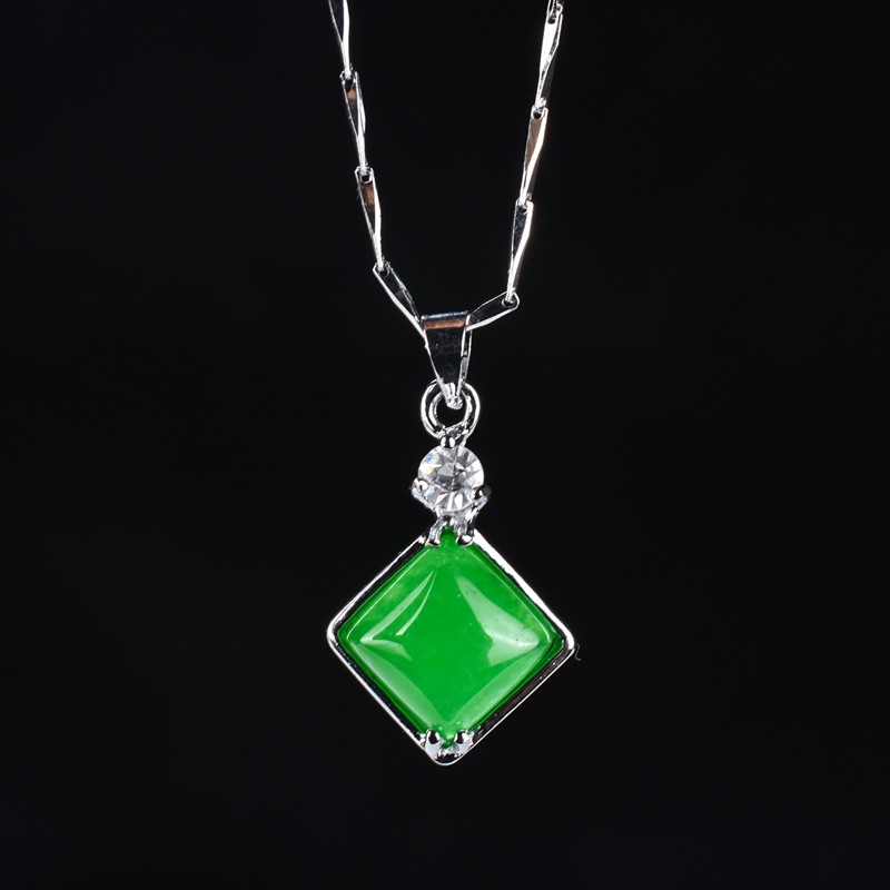 精品马来吊坠菱形项饰挂件镶嵌型银镶翠绿项链项坠