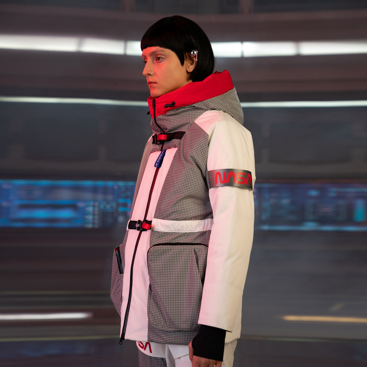 波司登outlets新款nasa联名鹅绒连帽短款羽绒服