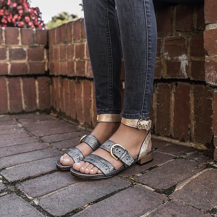 高线欧洲小众裸足真皮搭扣舒适低跟凉鞋4色时装凉鞋