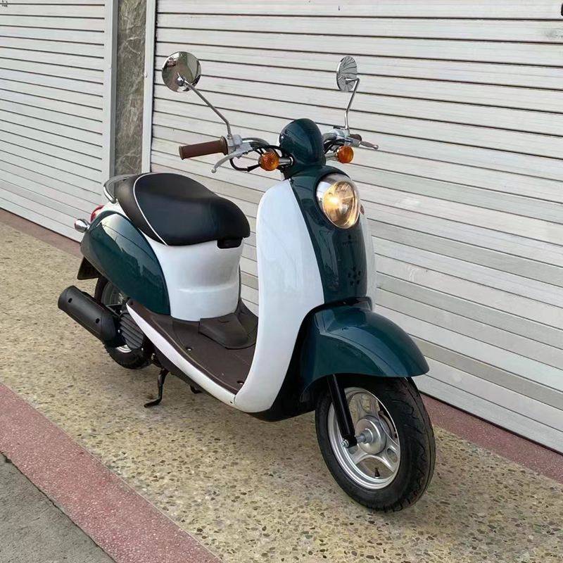 小龟摩托车125c燃油油车踏板代步助力男女机车摩托车整车