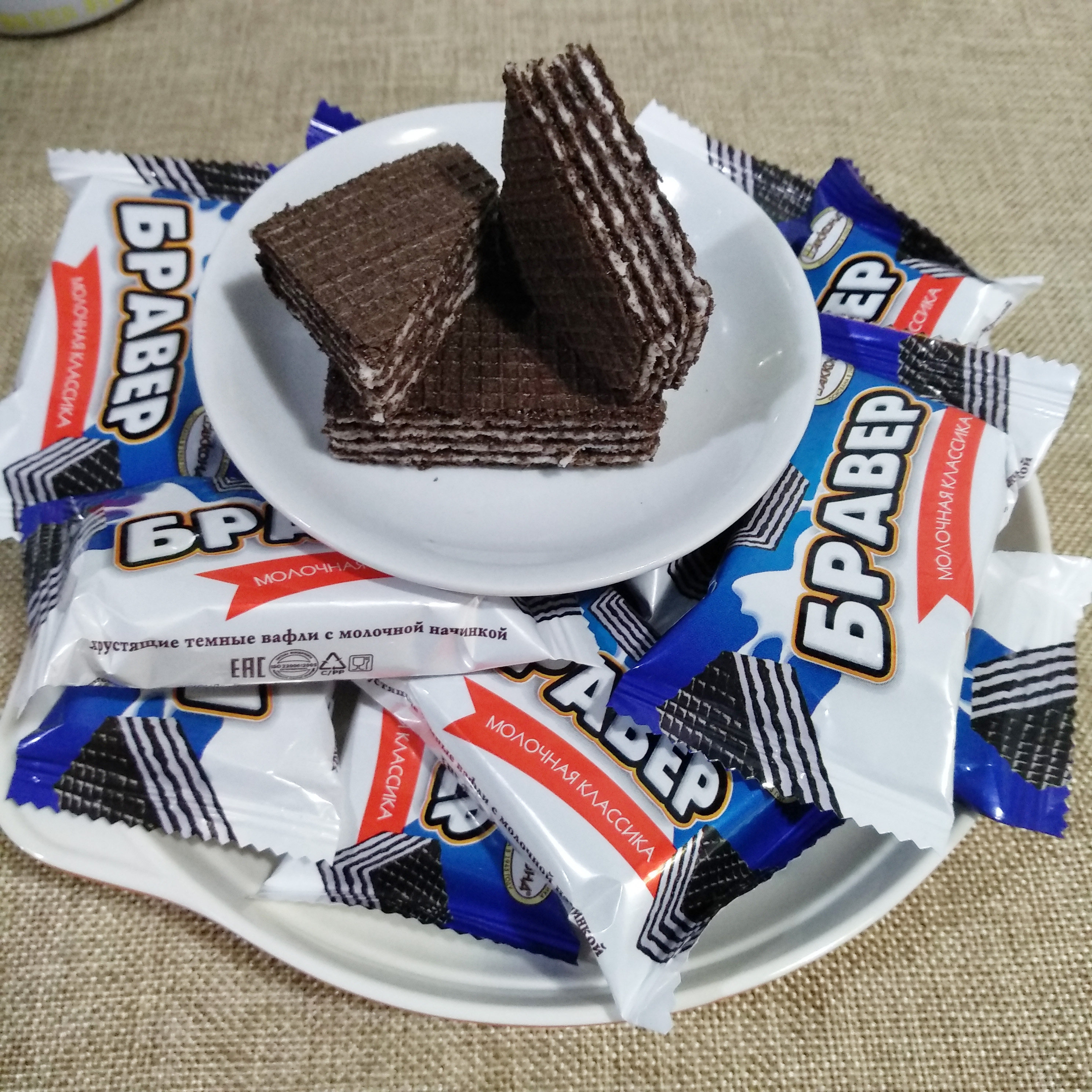 俄罗斯进口阿孔特农庄奶罐奥里奥冰激凌蜂蜜夹心拉丝饼干250g零食