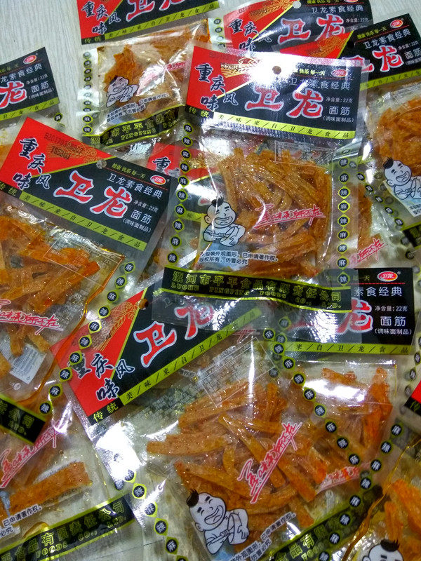 怀旧零食 80后经典 卫龙辣条18克老包装 一份 小面筋18g小袋装 包邮