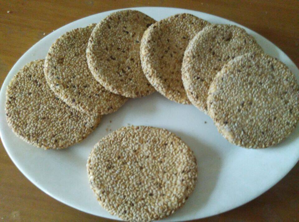 麦芽糖叮叮糖黑芝麻饼现做手手工糖饼江西特产糖果