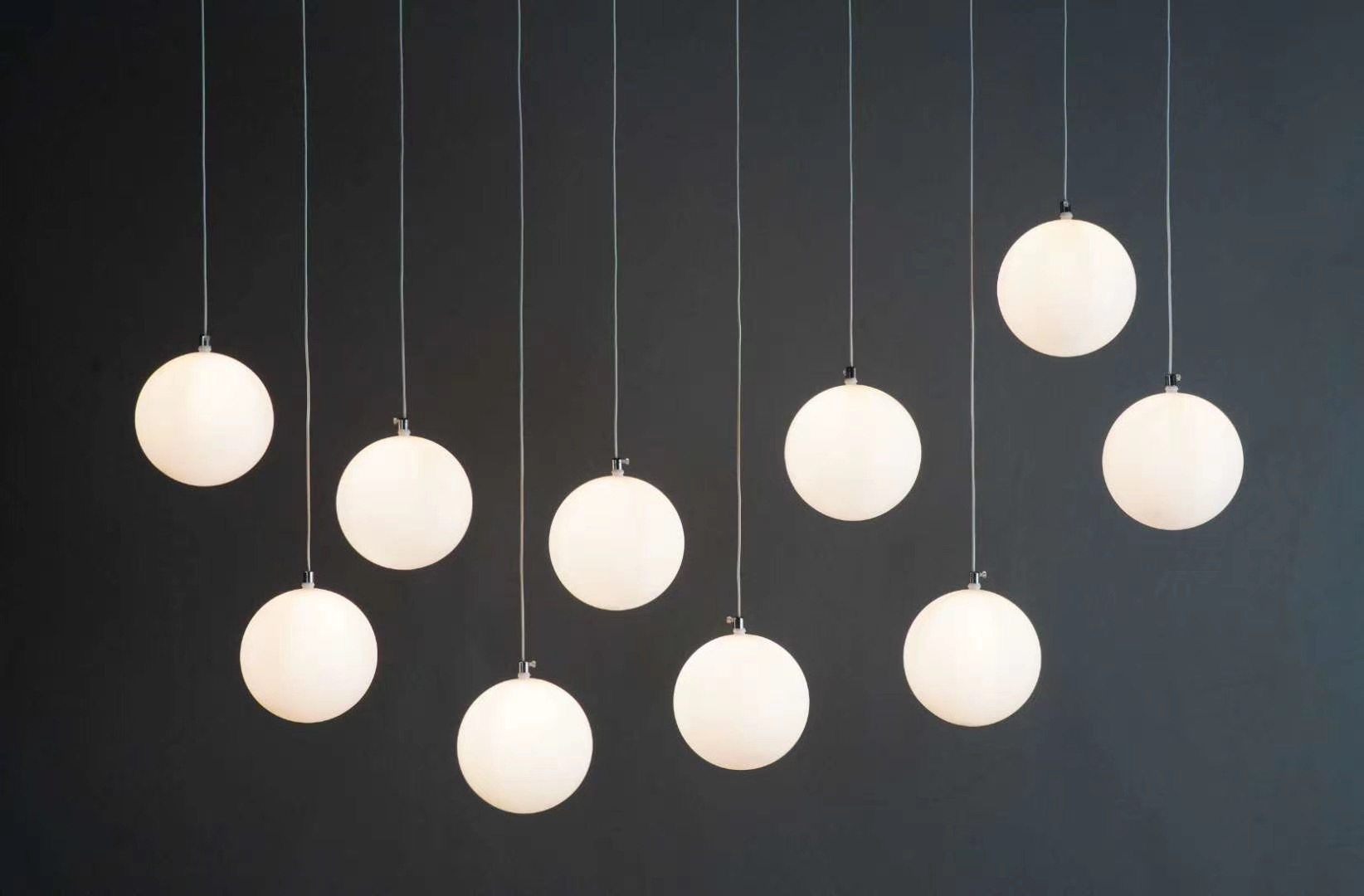 2020新款泡泡球泡吊灯10头发光球吊吊顶通道装饰灯