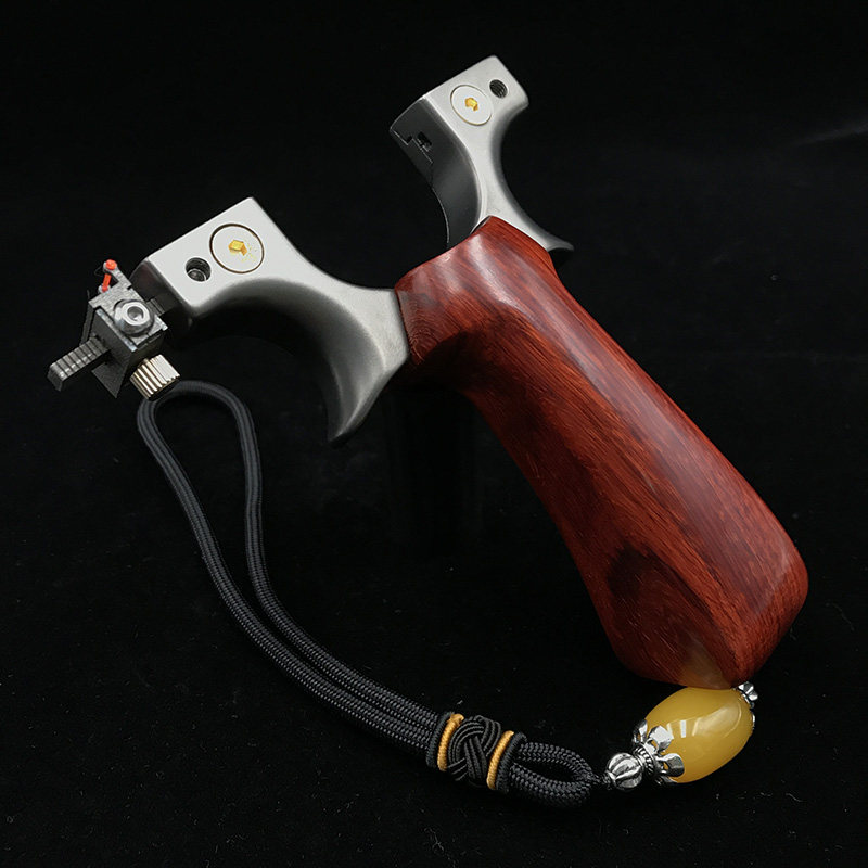 惊雷钛合金扁皮弹弓快压夹片斜撑头高精度大威威力飞镖