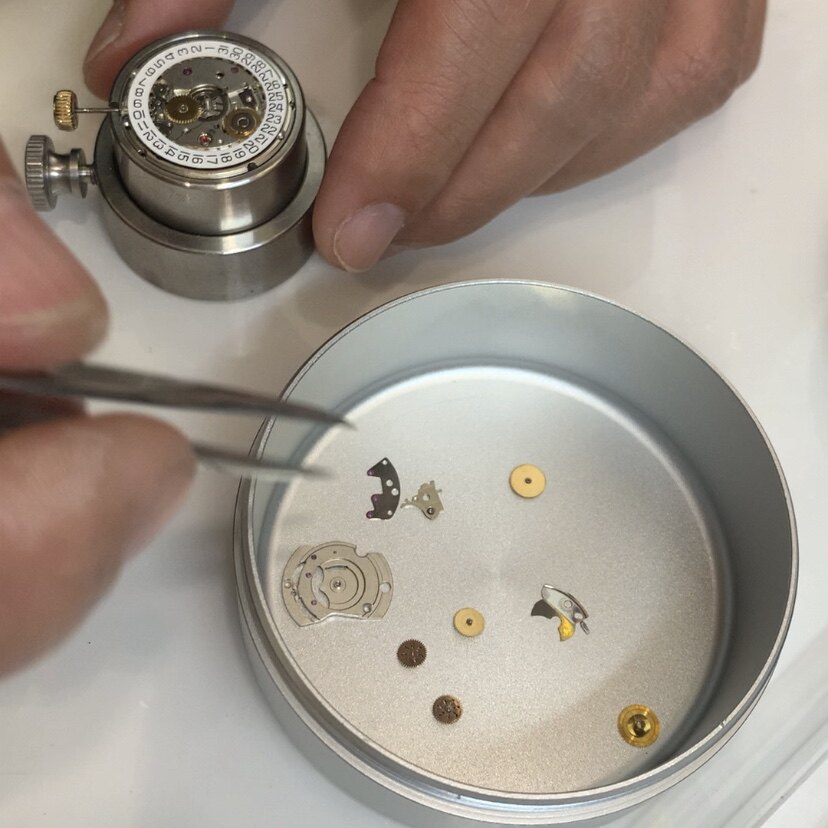 手表维修保养名表洗油机械表修理电池把头镜面维修服务