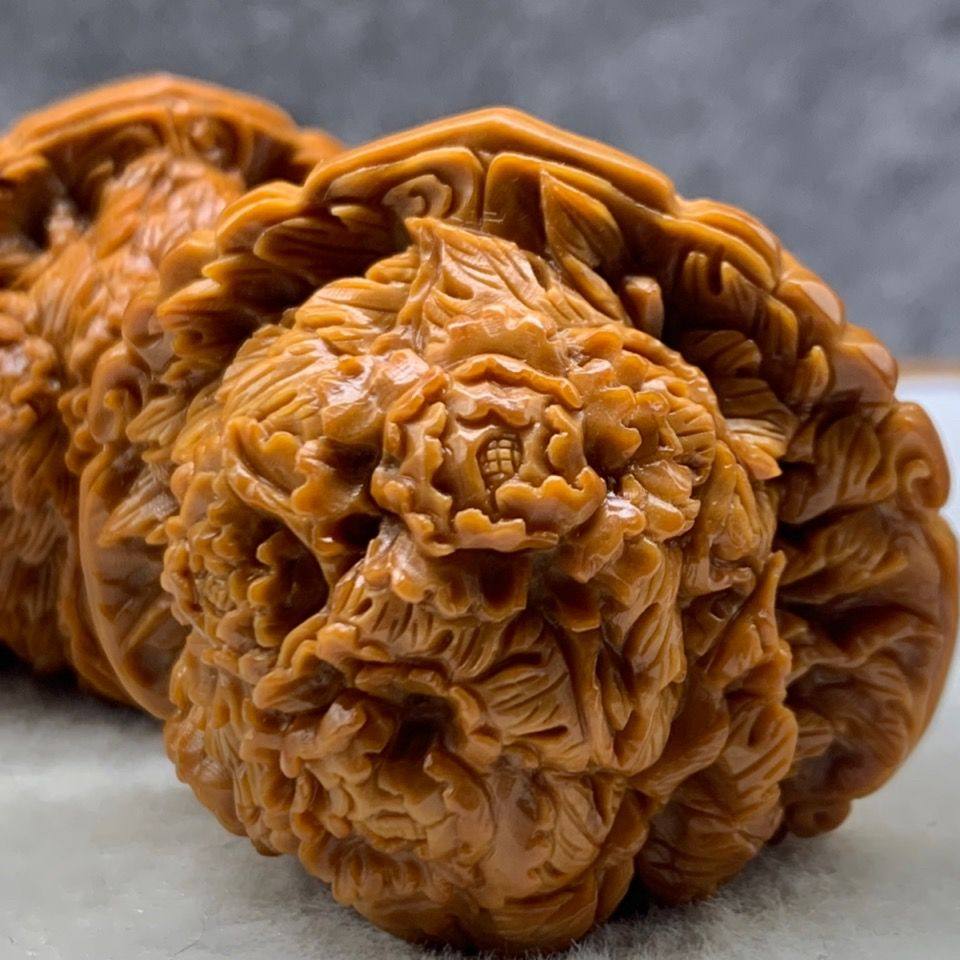 文玩手把虎头官帽送礼核桃双面手玩花开牡丹花手串