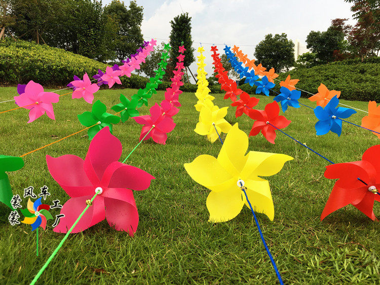 节庆塑料风车装饰挂串批发婚庆户外旋转室外风车